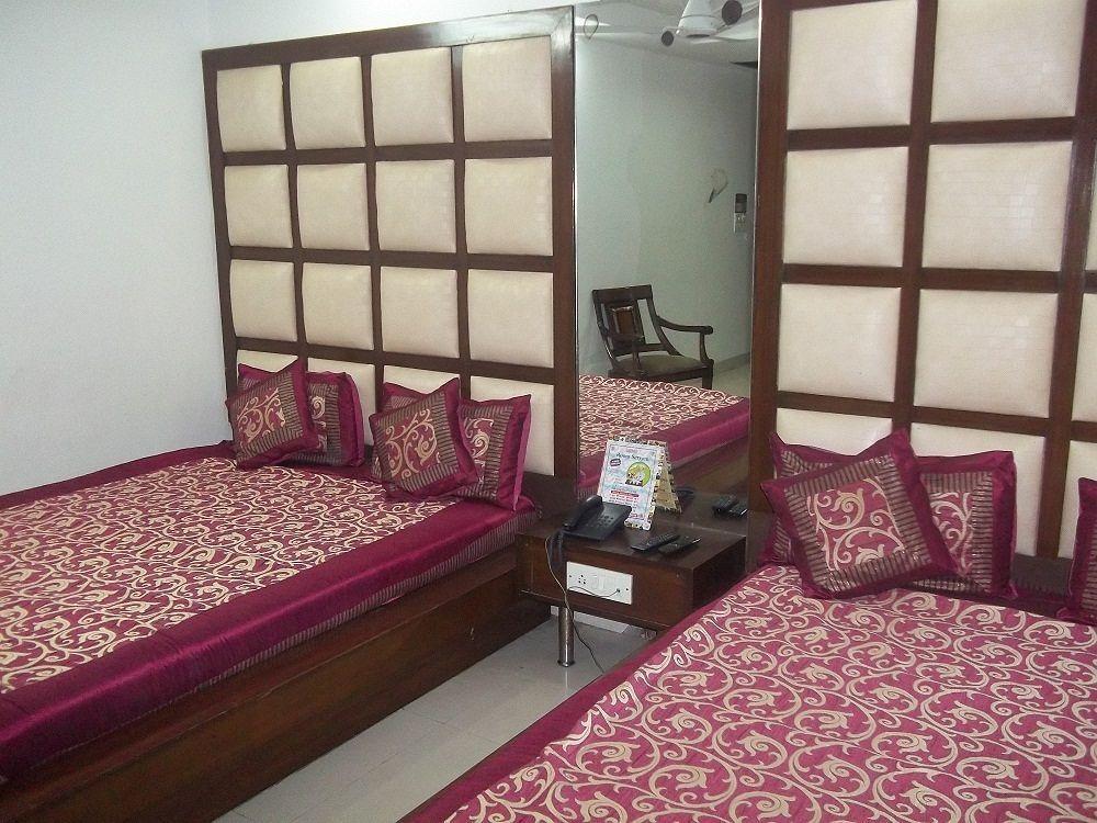 Hotel Mohan International New Delhi Bagian luar foto