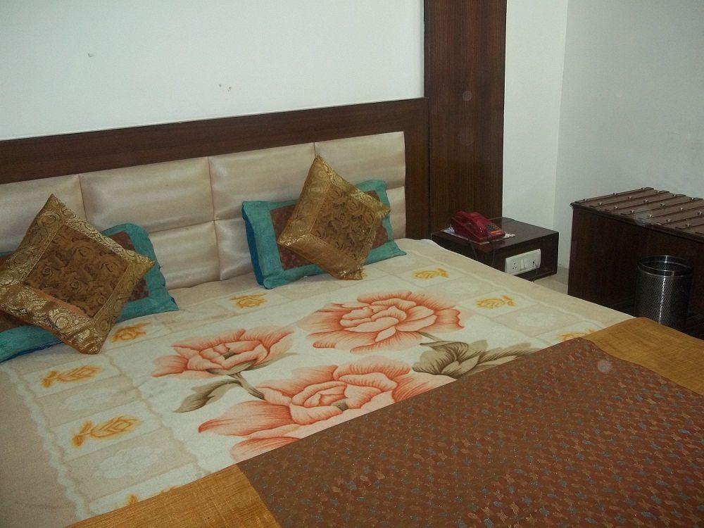 Hotel Mohan International New Delhi Bagian luar foto
