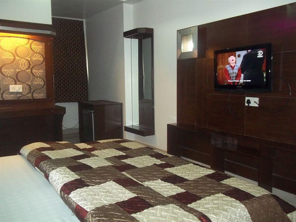 Hotel Mohan International New Delhi Bagian luar foto