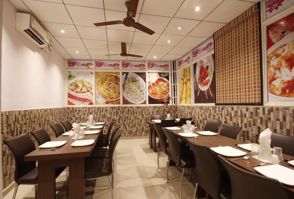 Hotel Mohan International New Delhi Bagian luar foto