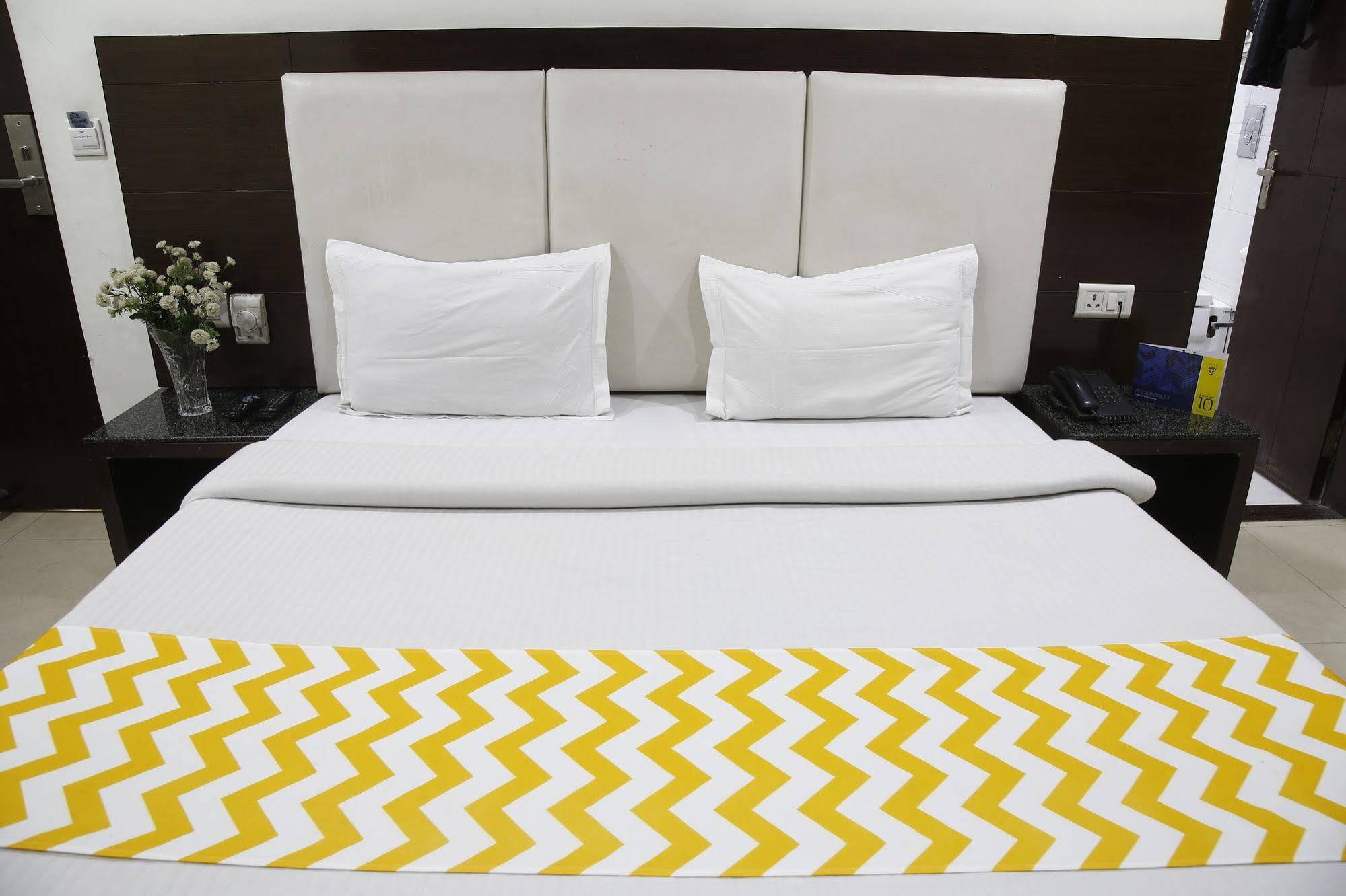 Hotel Mohan International New Delhi Bagian luar foto