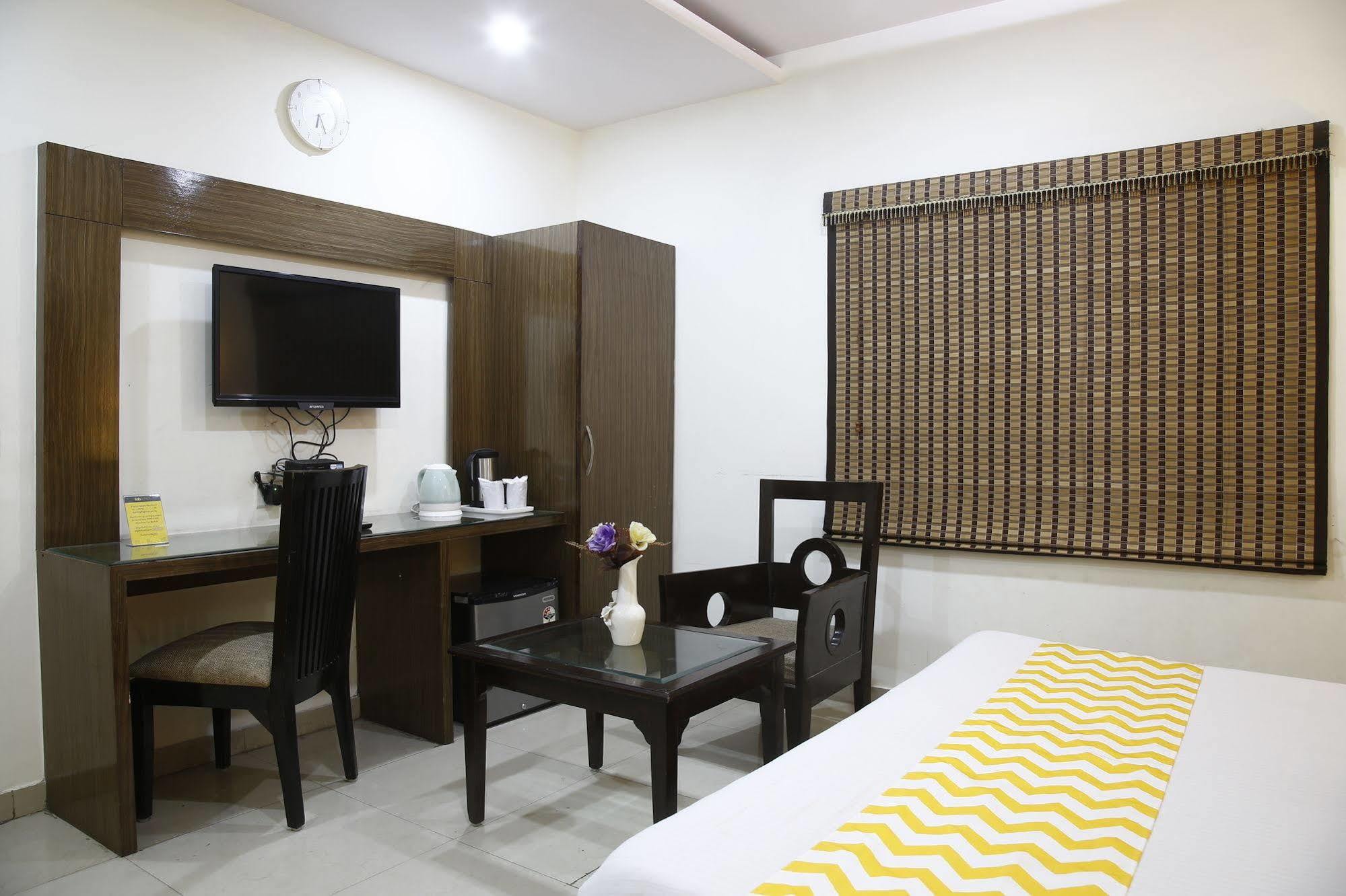 Hotel Mohan International New Delhi Bagian luar foto