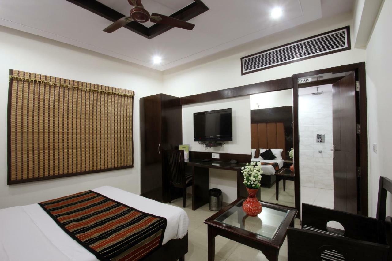 Hotel Mohan International New Delhi Bagian luar foto