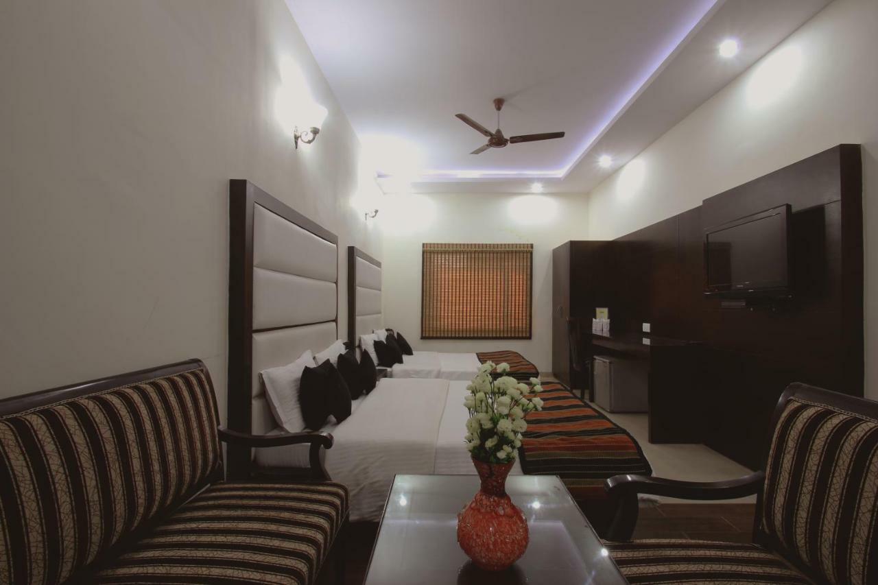 Hotel Mohan International New Delhi Bagian luar foto