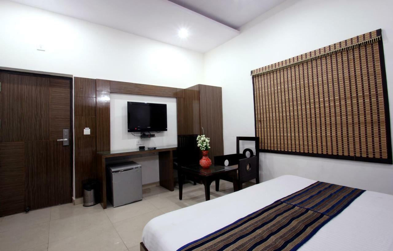 Hotel Mohan International New Delhi Bagian luar foto
