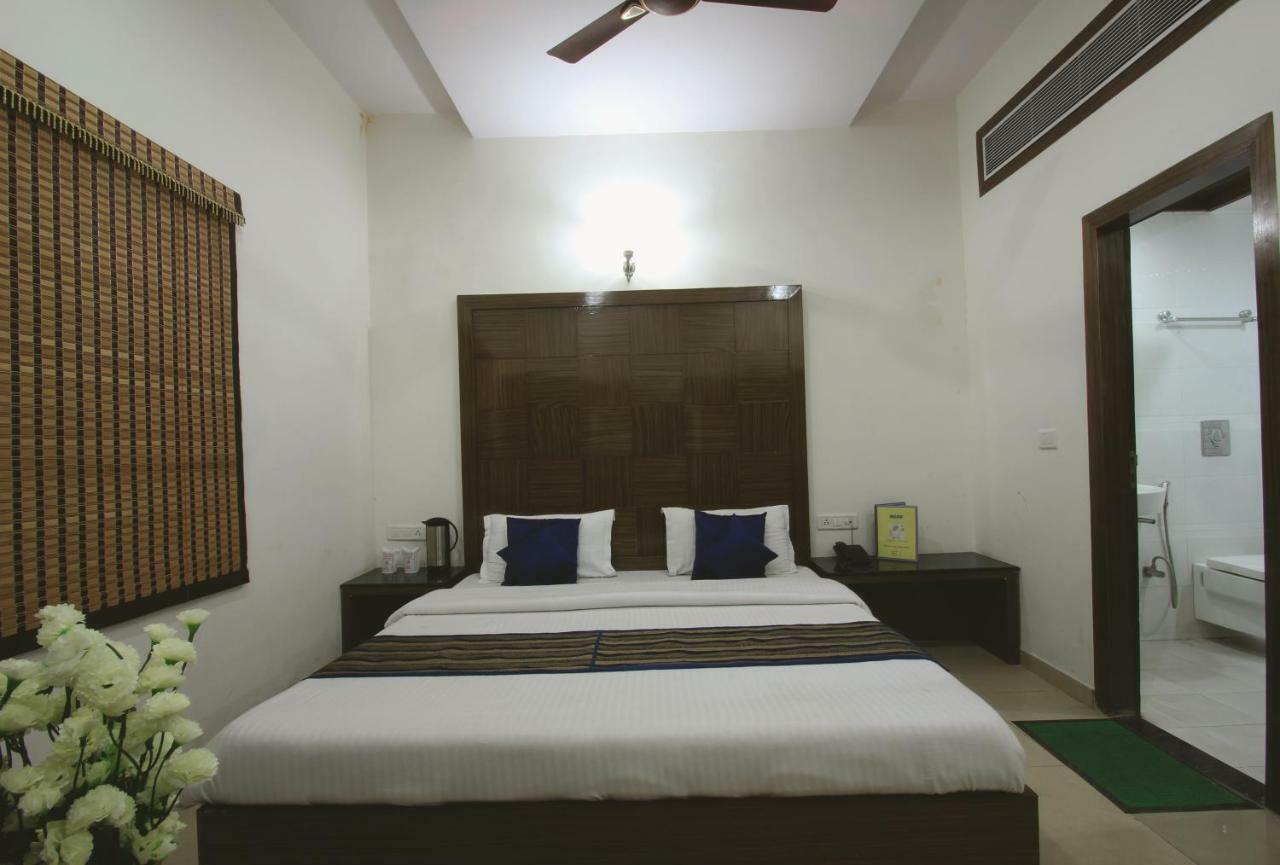 Hotel Mohan International New Delhi Bagian luar foto