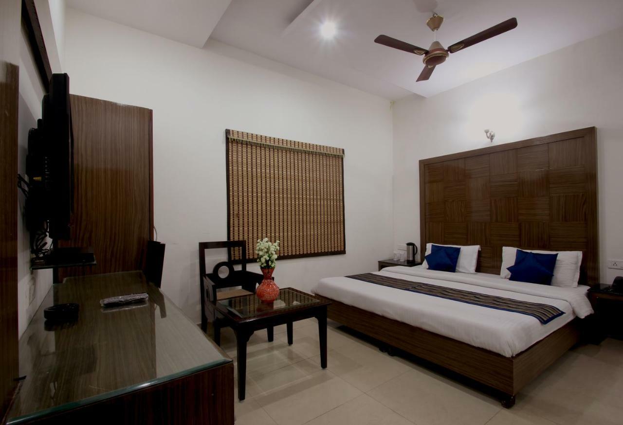 Hotel Mohan International New Delhi Bagian luar foto