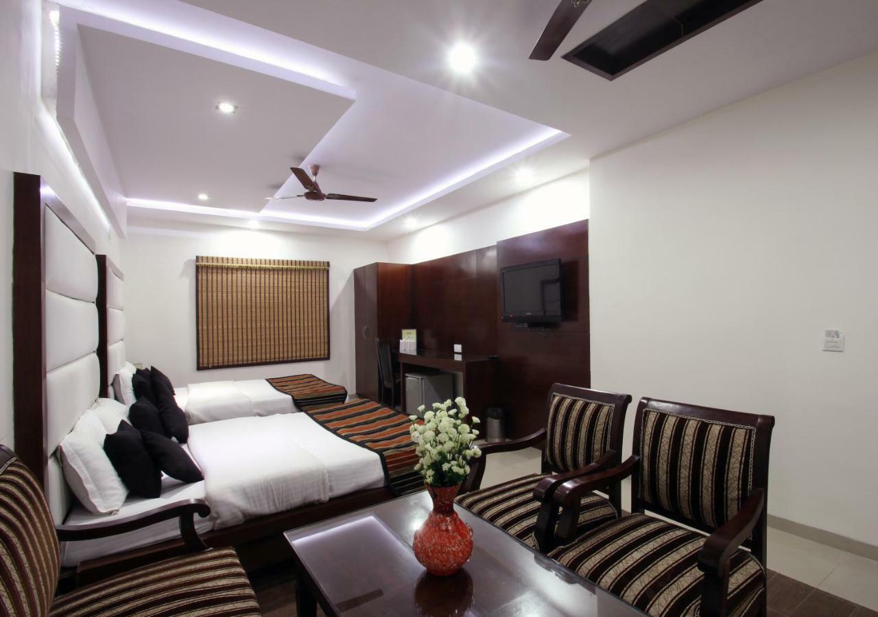 Hotel Mohan International New Delhi Bagian luar foto