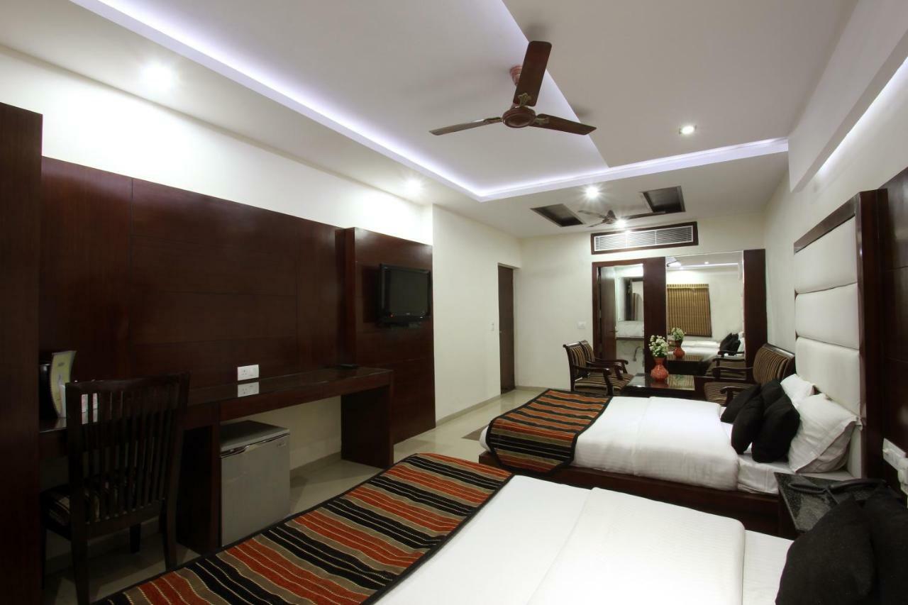 Hotel Mohan International New Delhi Bagian luar foto