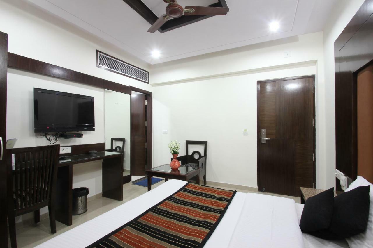 Hotel Mohan International New Delhi Bagian luar foto
