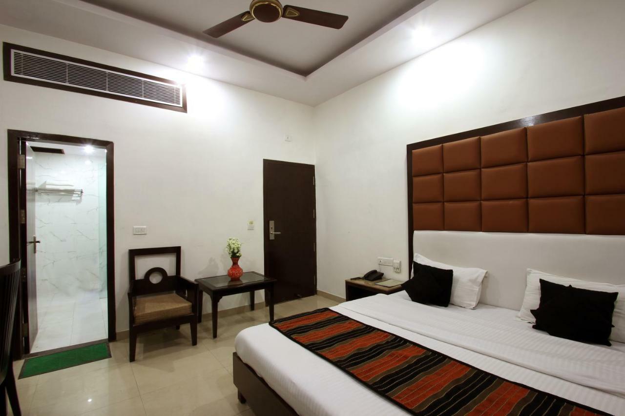 Hotel Mohan International New Delhi Bagian luar foto