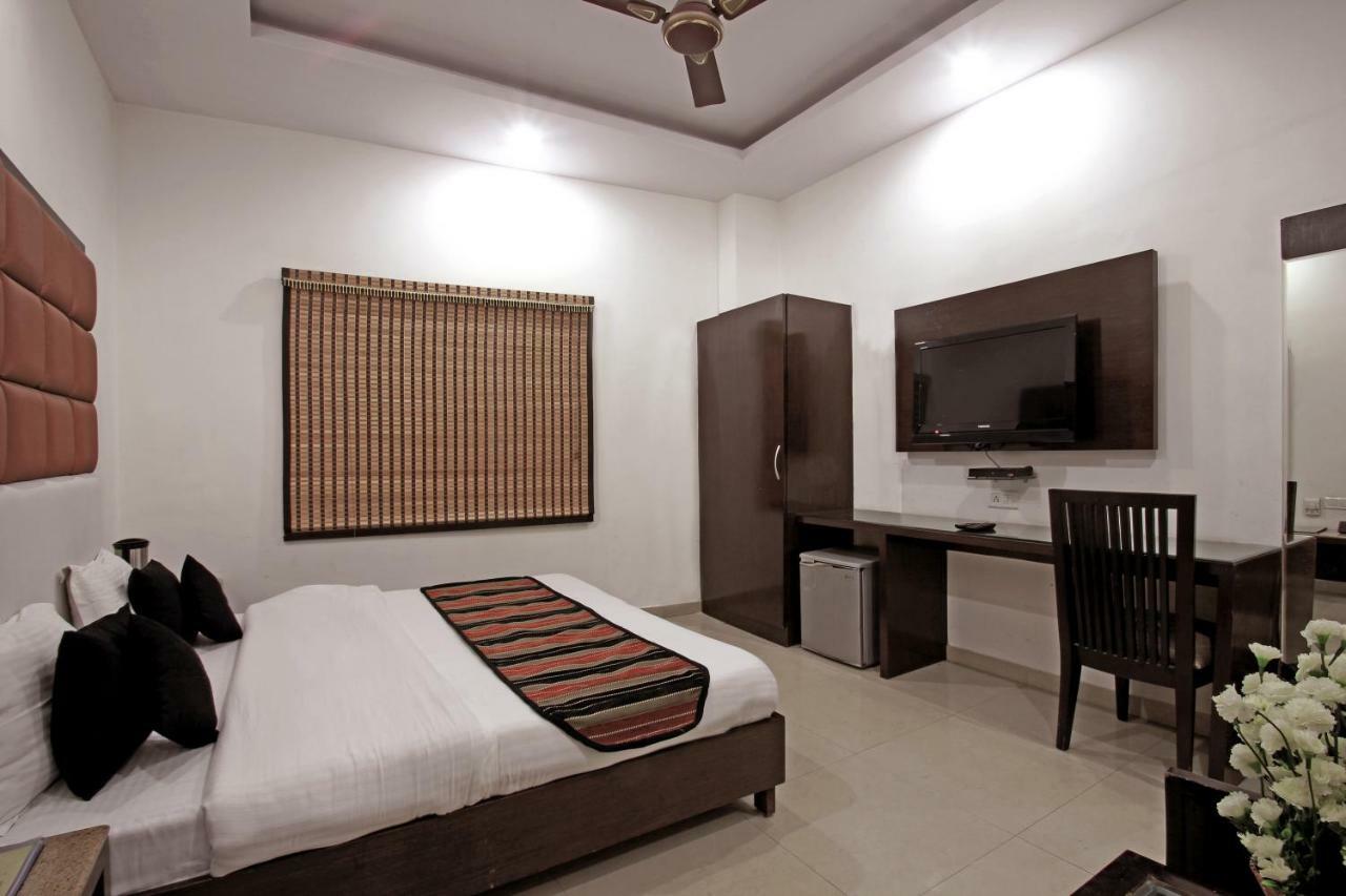 Hotel Mohan International New Delhi Bagian luar foto