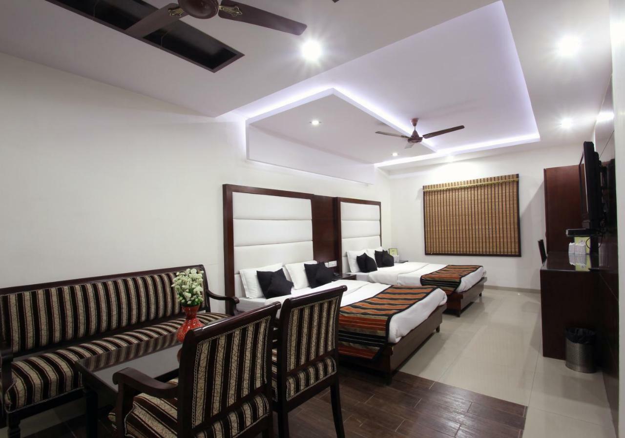 Hotel Mohan International New Delhi Bagian luar foto