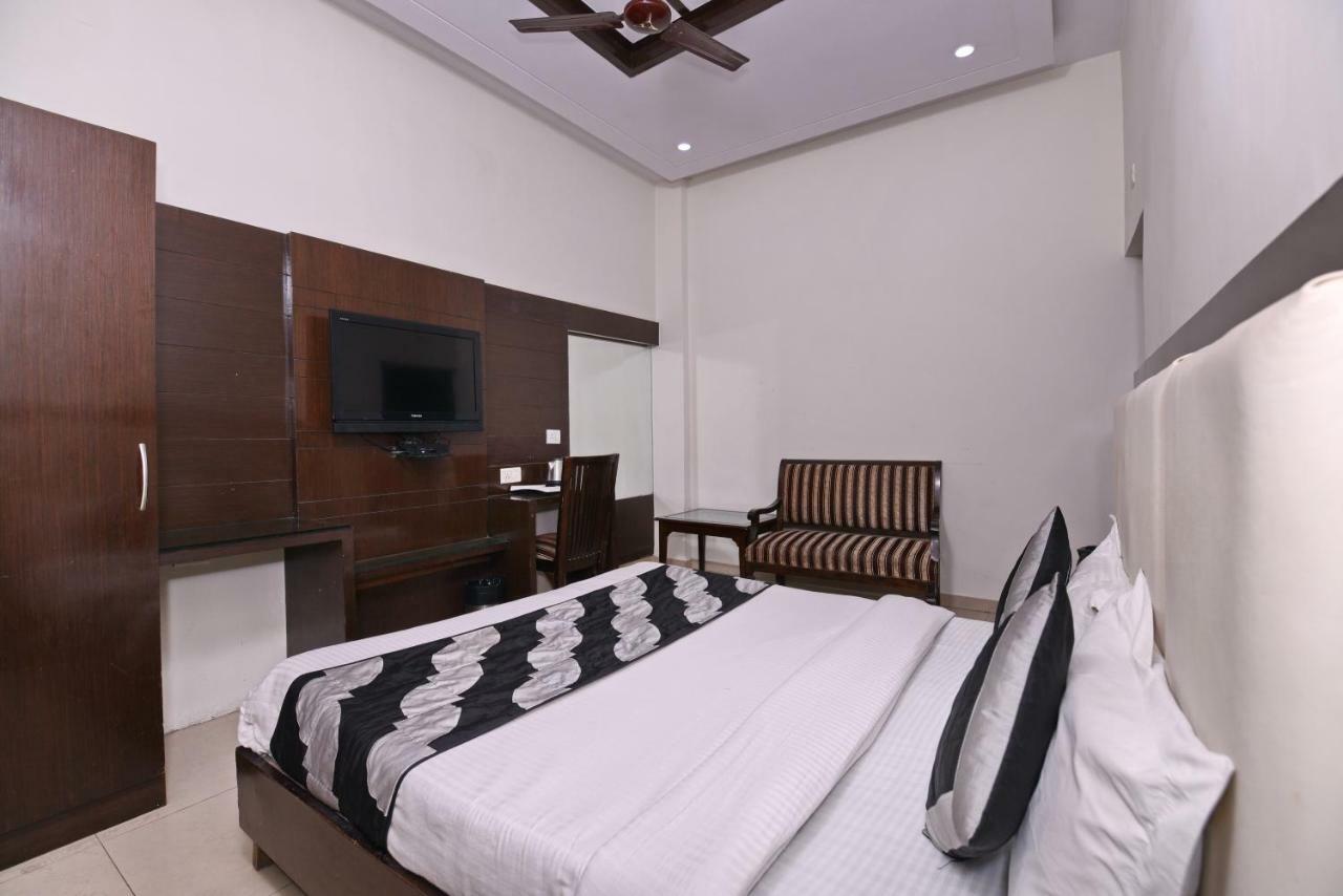 Hotel Mohan International New Delhi Bagian luar foto